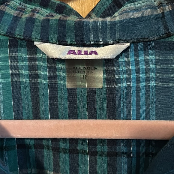 EUC- Green/Teal plaid Alia button down size 18 - Picture 2 of 4